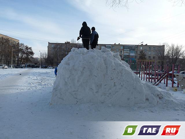 Заливаем снежную горку