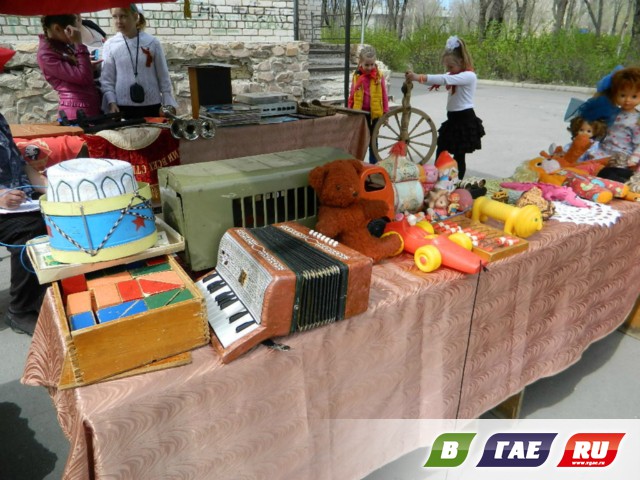 Назад в СССР у кинотеатра 