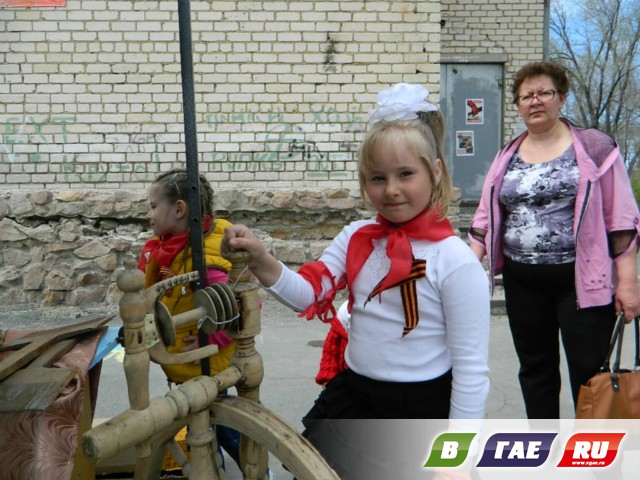 Назад в СССР у кинотеатра 