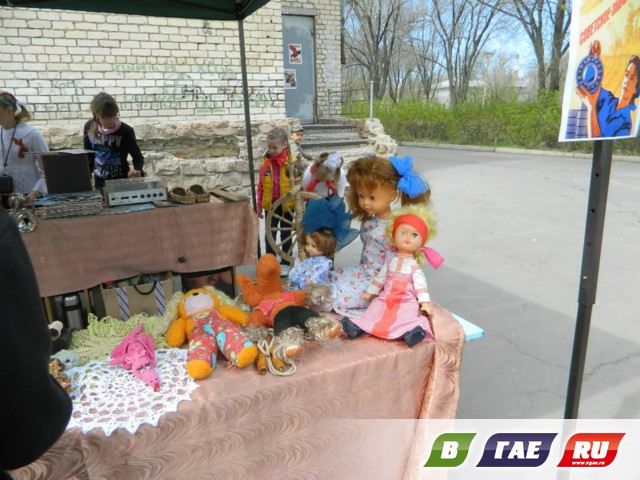 Назад в СССР у кинотеатра 