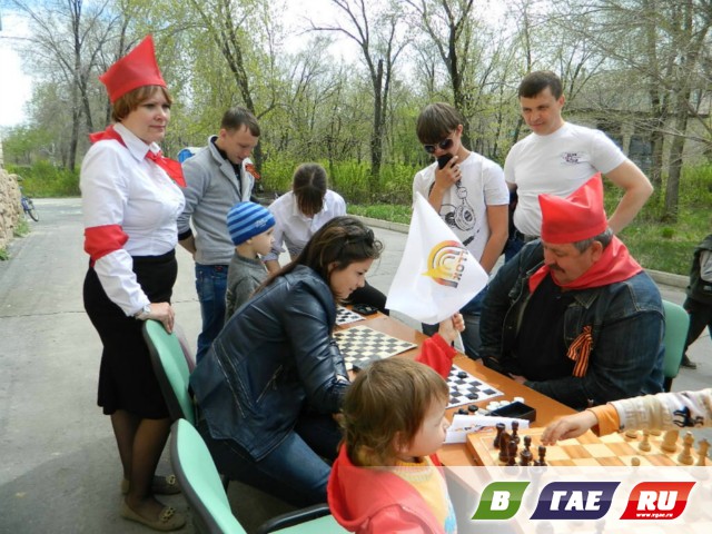 Назад в СССР у кинотеатра 