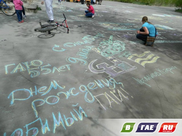 Назад в СССР у кинотеатра 