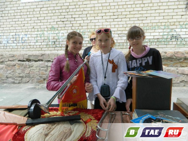 Назад в СССР у кинотеатра 