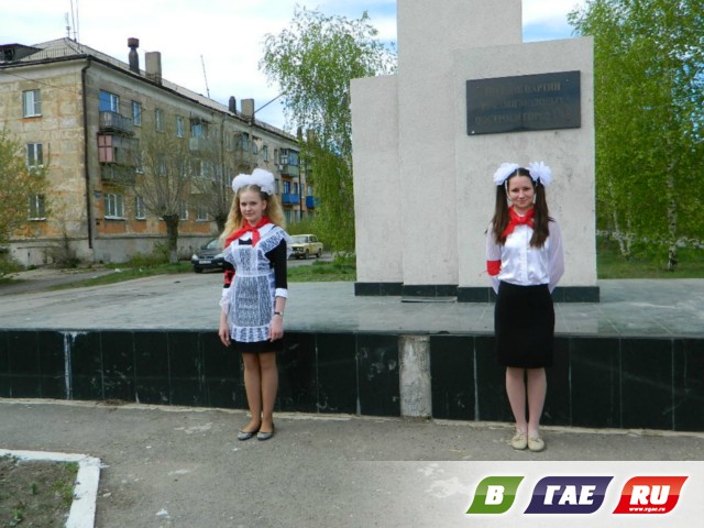 Назад в СССР у кинотеатра 