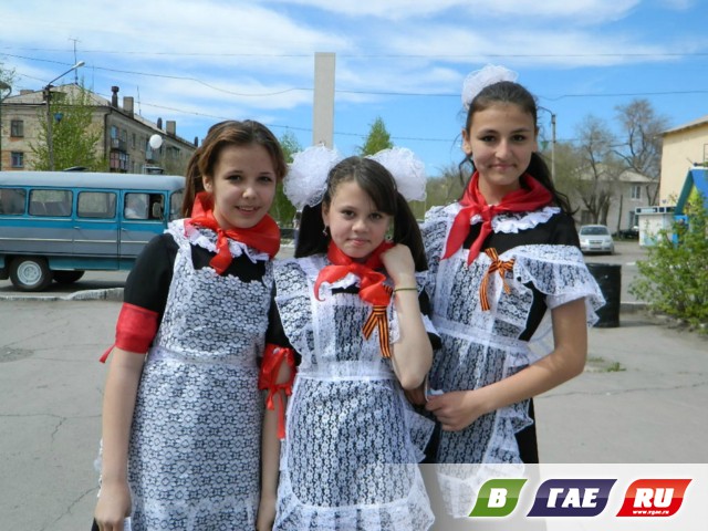 Назад в СССР у кинотеатра 