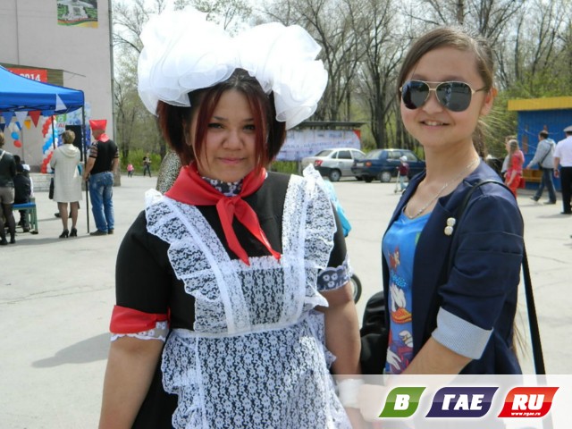 Назад в СССР у кинотеатра 