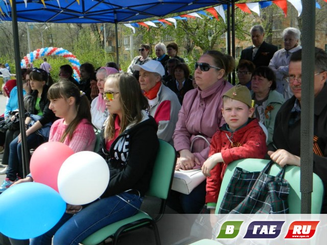 Назад в СССР у кинотеатра 