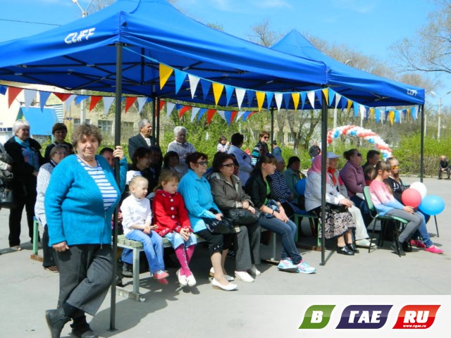 Назад в СССР у кинотеатра 