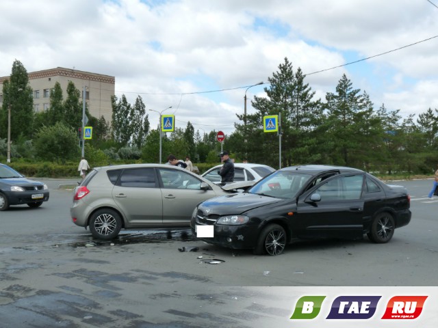Два автомобиля разбились на пр. Победы