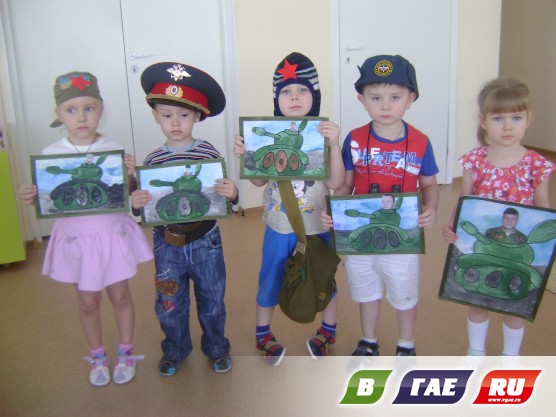 Детские рисунки ко Дню Советской армии «С 23 ФЕВРАЛЯ».