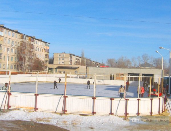 хоккейный корт возле восьмой школы