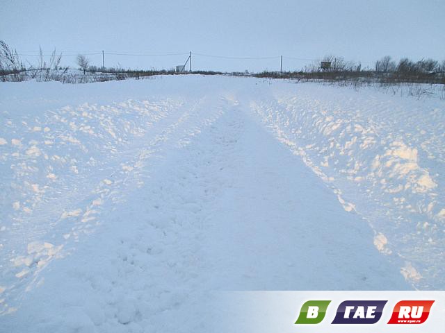 К кладбищу ни проехать, ни пройти