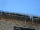 На Советской,14-а с крыши сходит ледяная лавина