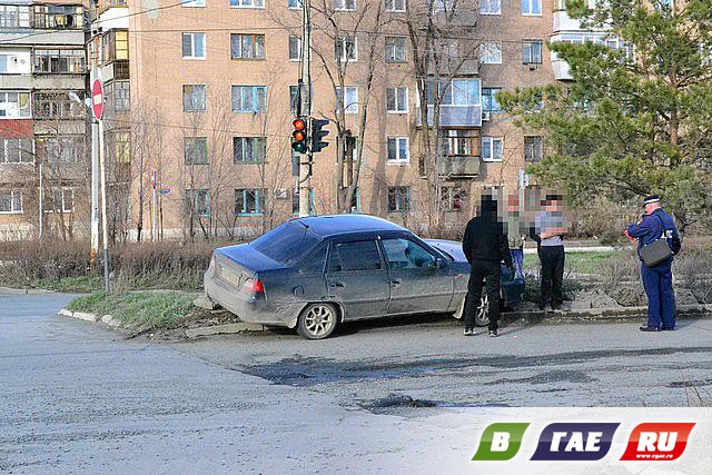 Naxia вылетела на клумбу