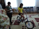 В День детства подарили детишкам два велосипеда