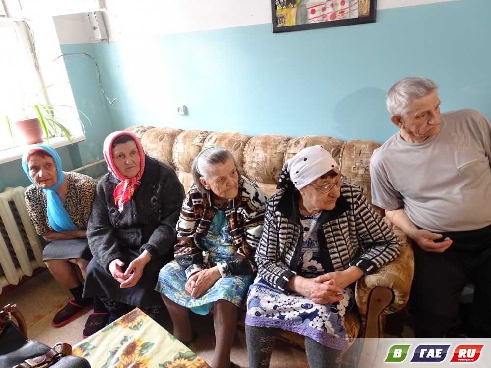 Праздник в общежитии для пожилых