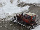 А мимо «проплывают трактора»