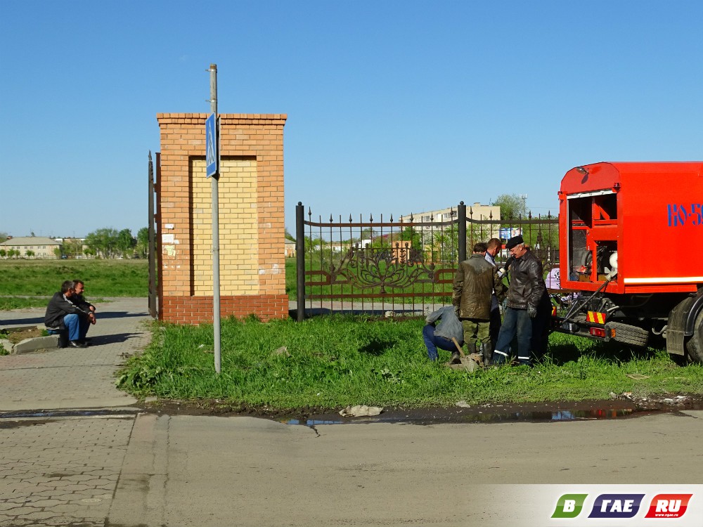 В Гае происходит по 5 засоров труб в сутки