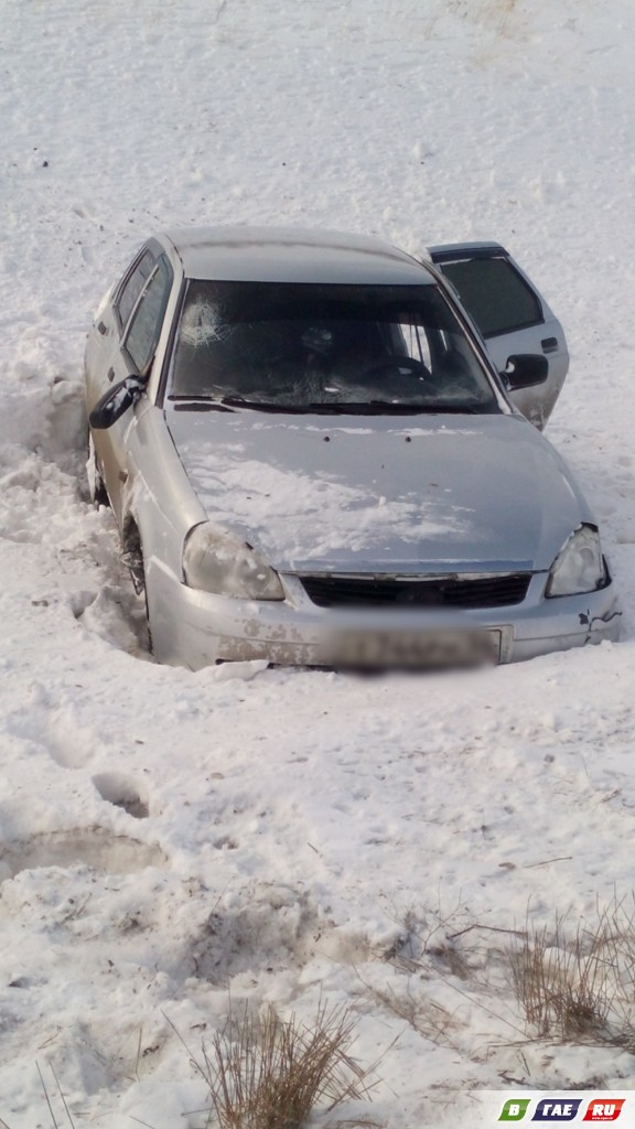 Приора на трассе авария зима