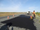 Осуществляется ямочный ремонт дороги в Саверовку