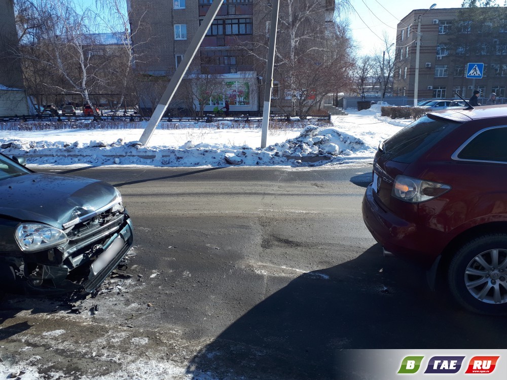 Приора въехала в Мазду