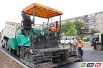 На втором полотне пр. Победы ведется укладка асфальта