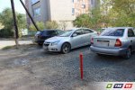Устроили личную парковку во дворе
