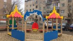 На улице Войченко установили новую детскую площадку