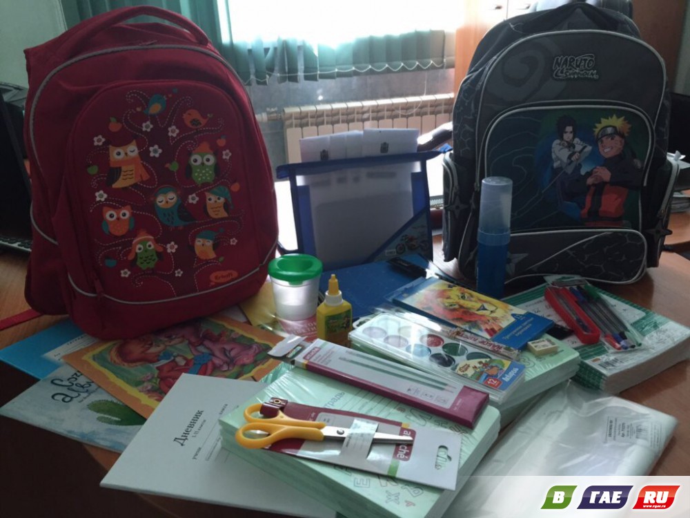 Спонсоры позаботились о школьных рюкзаках для детей