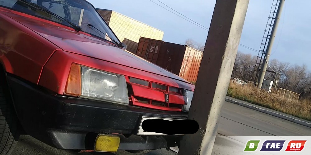 Здравствуй столб. Брошенный автомобиль с