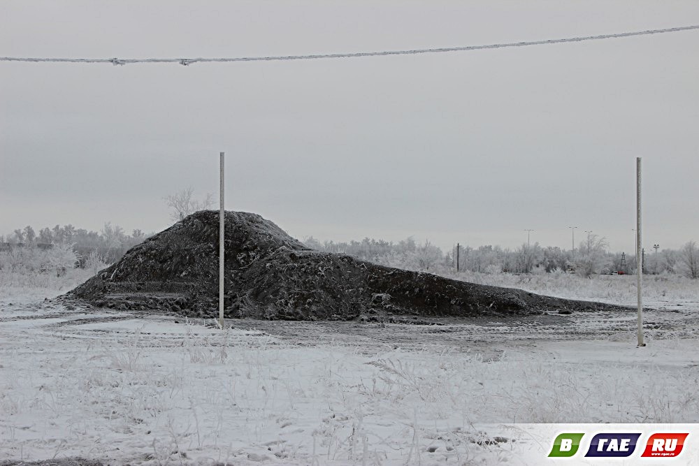 Возле 8. Ёлка в городе Гай на 8 микрорайоне. Гай Новогодняя елка 8 микрорайон.