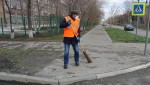 На ул.Войченко работали люди в оранжевых жилетах
