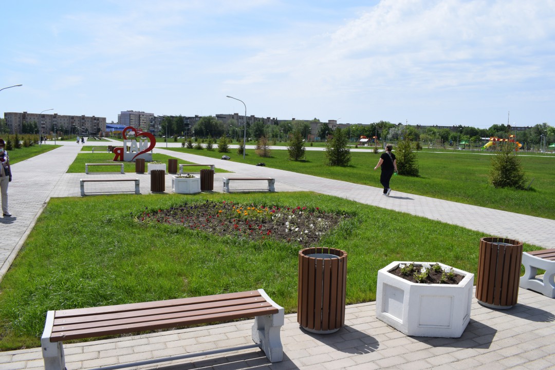 ООО «Спецсервис» ведет работы по озеленению города и территории парка