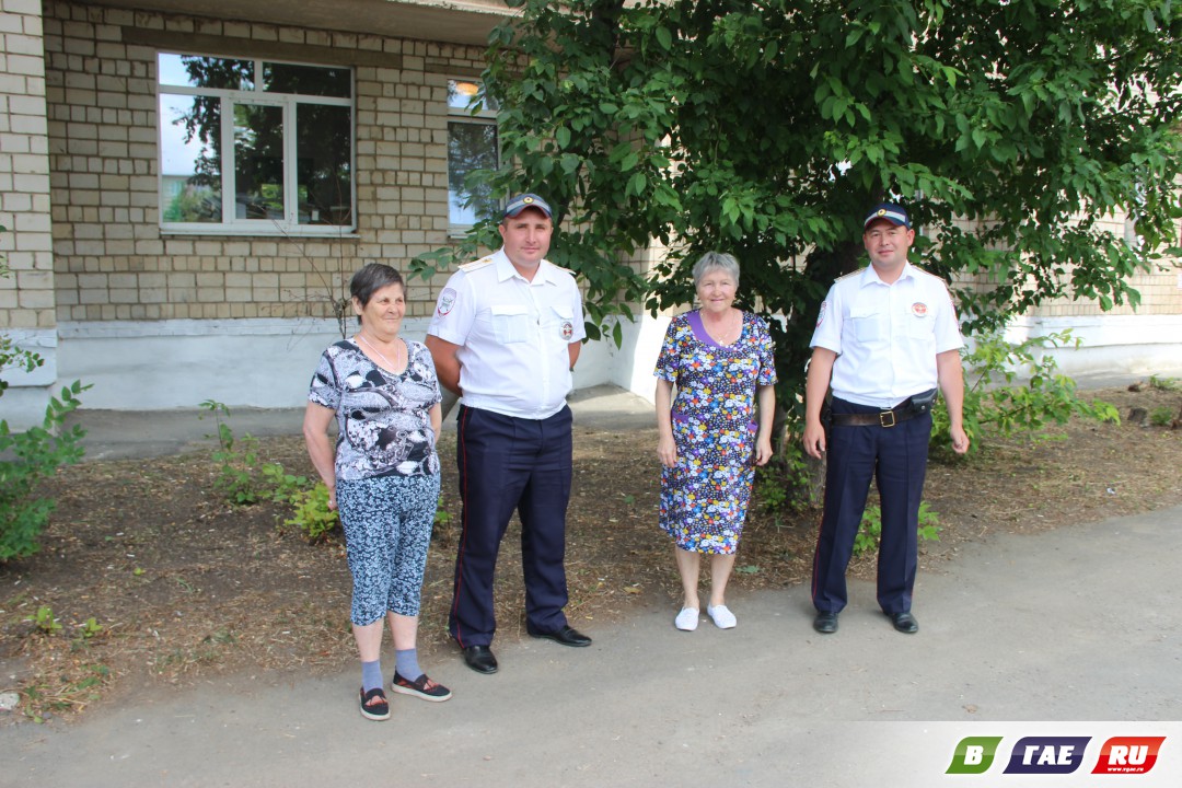 Сотрудники оГИБДД выехали на пр,Победы,18 по срочному вызову