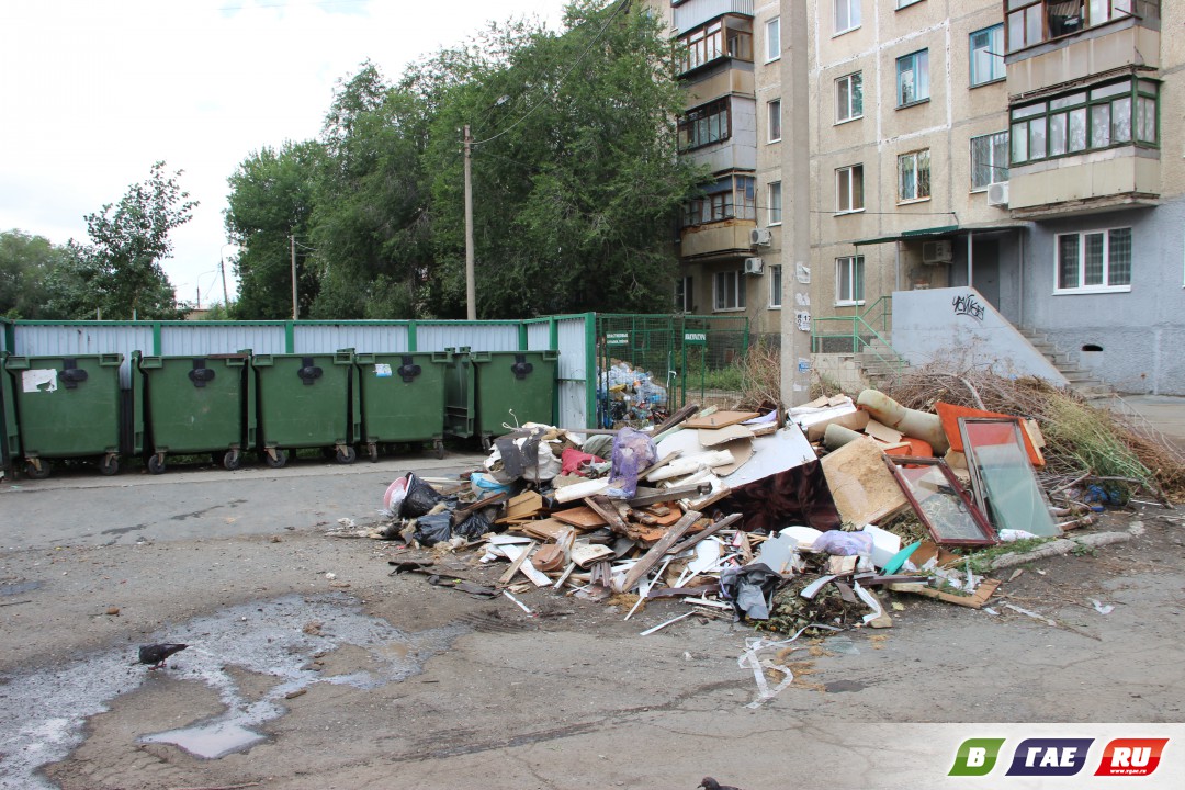 Фото мусорки во дворе