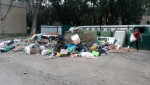 Гайчанка назвала огромную свалку мусора во дворе «вулканом»
