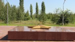 По постаменту Вечного огня прошлись шлифмашинкой