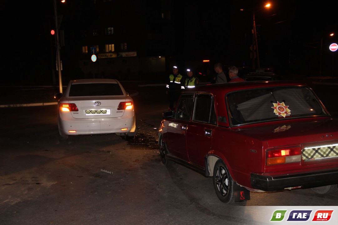 Вечернее ДТП с сильными повреждениями автомобилей