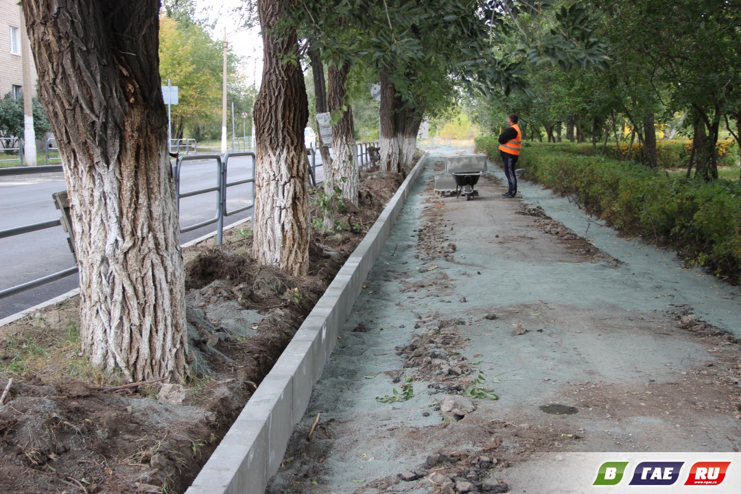 Гайчане усматривают в будущем тротуаре прогулочную дорожку