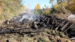 Гайчане дышали дымом: возле бывшей ГИБДД горел мусор