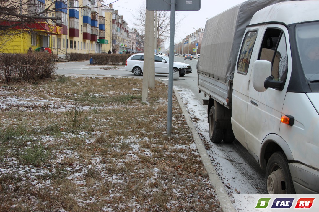 Газелист снес бампер у иномарки