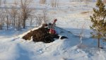На месте взрыва, где погибли 2 работника ГОКа в 2004 году, останавливаются автомобили
