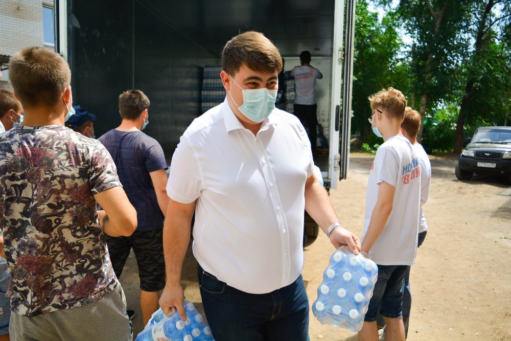 Волонтеры привезли воду в Оренбургский Covid-центр