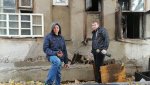 Волонтеры перекрыли холодную воду в пустующей двухэтажке