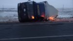 Возле Новочеркасского завалился набок грузовик