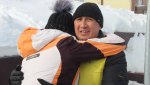 Горел факел. В шуточных состязаниях сошлись шесть команд. Снежный бум