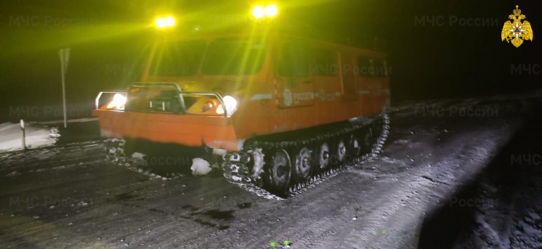 Спасатели вытащили из снежных заносов 20 автомобилей