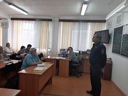 Инспектором ПДН Отд МВД России по Гайскому городскому округу Росляковым В.В. была проведена беседа с педагогами филиала Орскго индустриального колледжа Инспектором ПДН Отд МВД России по Гайскому городскому округу Росляковым В.В. была проведена беседа с педагогами филиала Орскго индустриального колледжа
