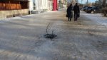 На оживленном тротуаре на ул. Ленина оказался открытым колодец