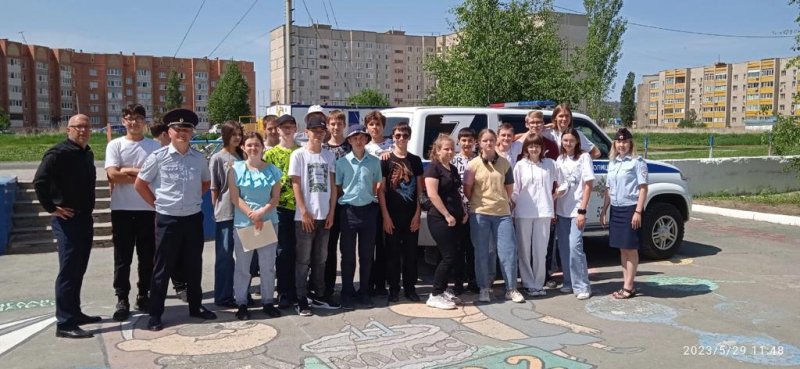 Сотрудники полиции Оренбургской области провели квест-игру «Безопасное лето» со школьниками